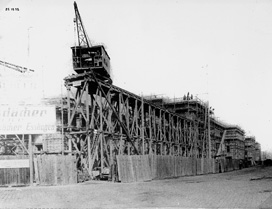 Construction en cours de l’aile des jardins royaux en 1915