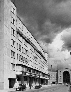 Lautenschlagerstrasse, Bonatz´s creation, with the Zeppelin Building he also designed, and the Small Ticket-Hall in the background