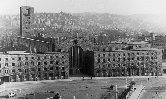 The main station without the roofs destroyed in the war