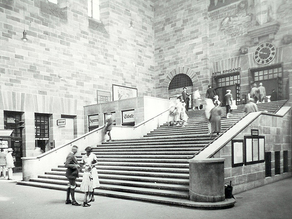 L’escalier somptueux dans des formes typiques pour Bonatz